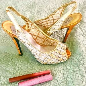 Oh… Dear’s, peep-toe, slingback high heel in woman US size 8.5